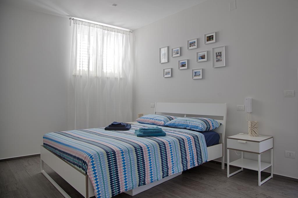 Charlotte'S House Locaz. Turistica Apartment Polignano a Mare Luaran gambar